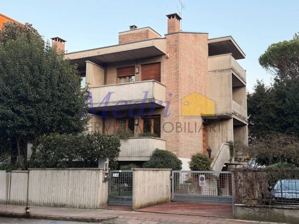 casa indipendente in vendita a Cesena in zona Centro Storico