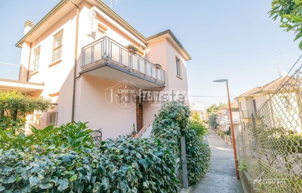 casa indipendente in vendita a Cesena in zona Fiorenzuola