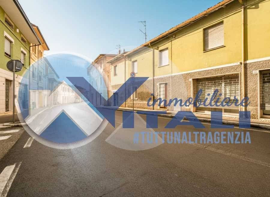 negozio in vendita a Cesena in zona Oltresavio