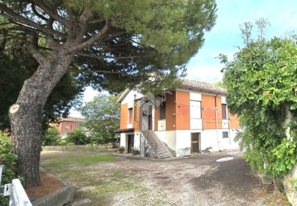 casa indipendente in vendita a Cesena in zona Pioppa