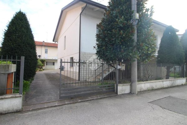casa indipendente in vendita a Cesena in zona Fiorenzuola