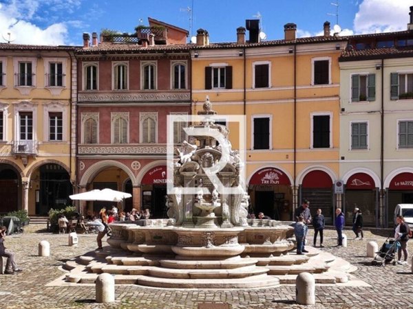 negozio in vendita a Cesena in zona Centro Storico