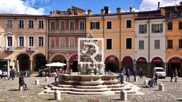 negozio in vendita a Cesena in zona Centro Storico