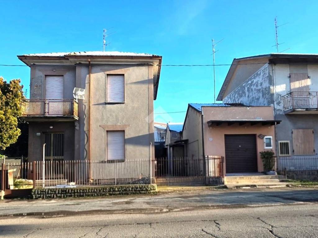 casa indipendente in vendita a Cesena in zona San Giorgio