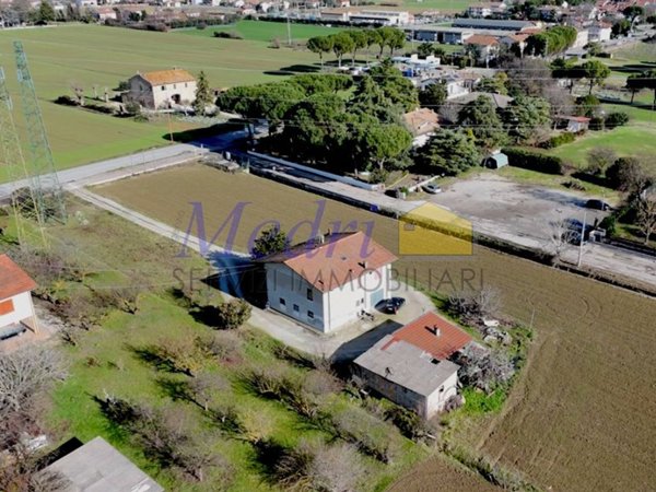 casa indipendente in vendita a Cesena in zona Ponte Pietra