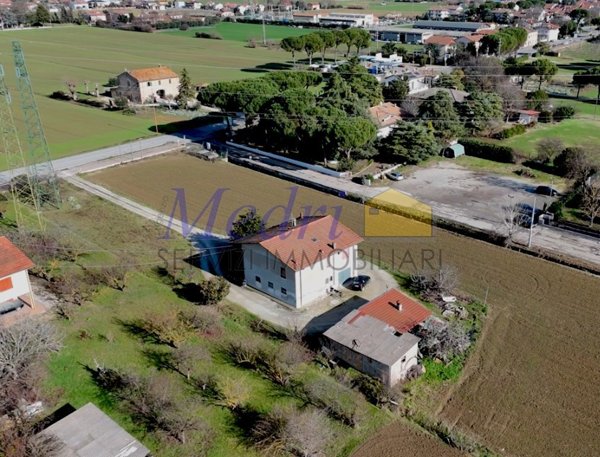 casa indipendente in vendita a Cesena in zona Ponte Pietra