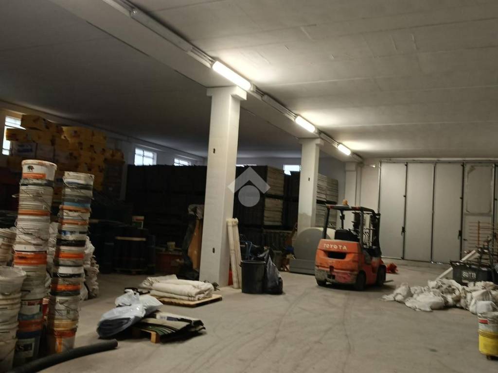 locale commerciale in vendita a Cesena in zona Macerone