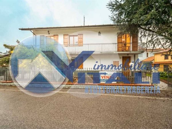 casa indipendente in vendita a Cesena in zona Carpineta