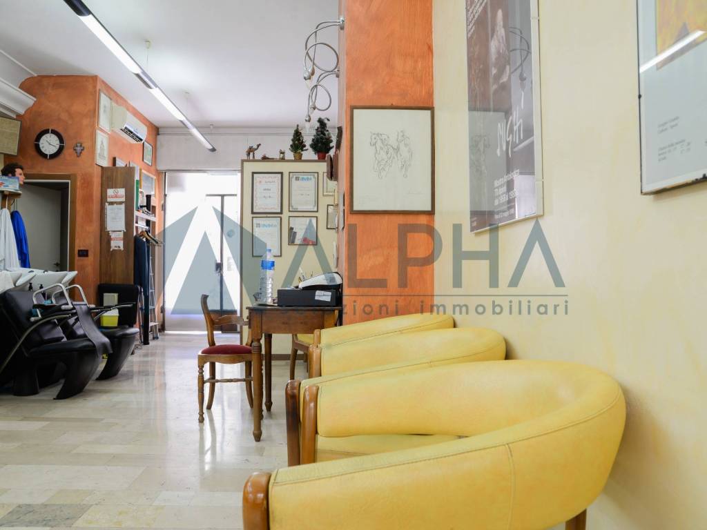 negozio in vendita a Cesena in zona Centro Storico