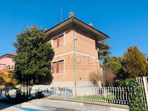 casa indipendente in vendita a Cesena in zona Centro Storico
