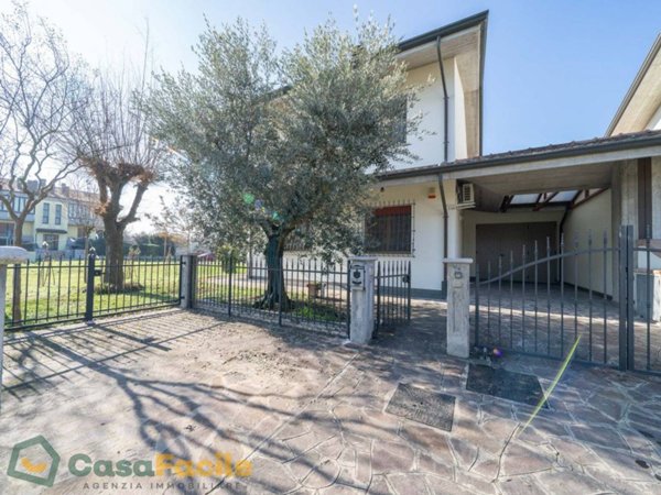 casa indipendente in vendita a Cesena in zona Ruffio