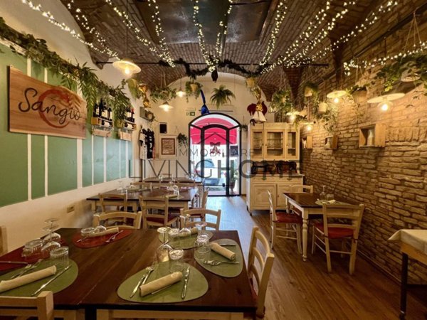 negozio in vendita a Cesena in zona Centro Storico