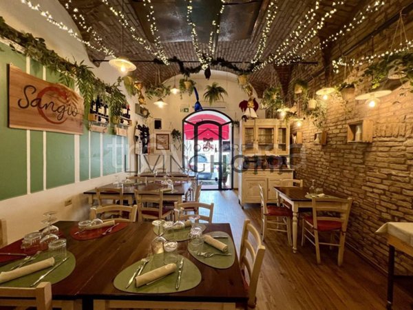 negozio in vendita a Cesena in zona Centro Storico