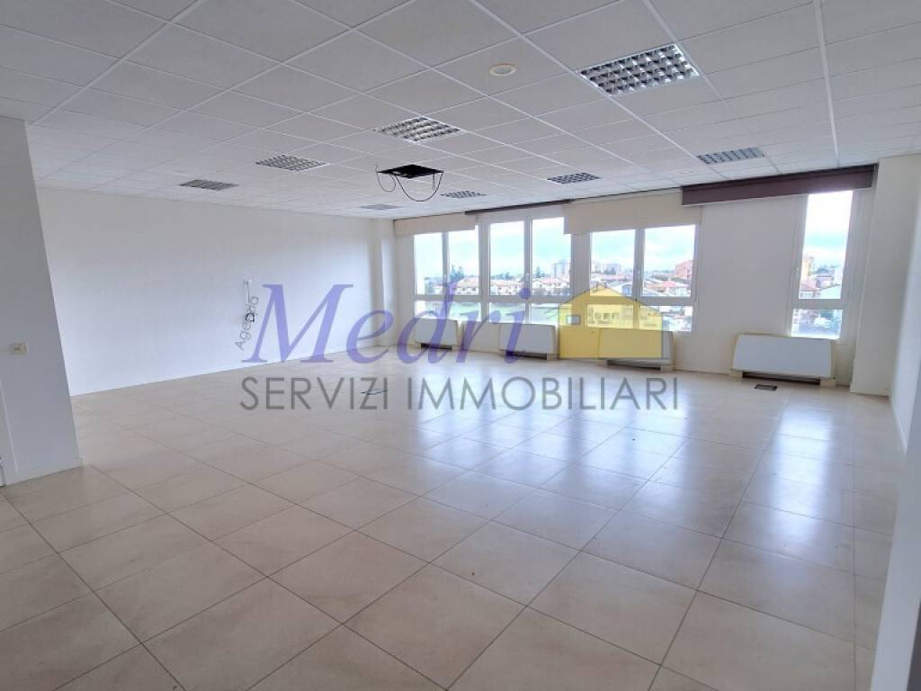 ufficio in vendita a Cesena in zona Villa Chiaviche
