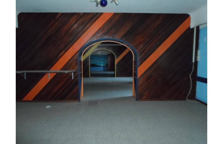 locale commerciale in vendita a Cesena in zona Centro Storico