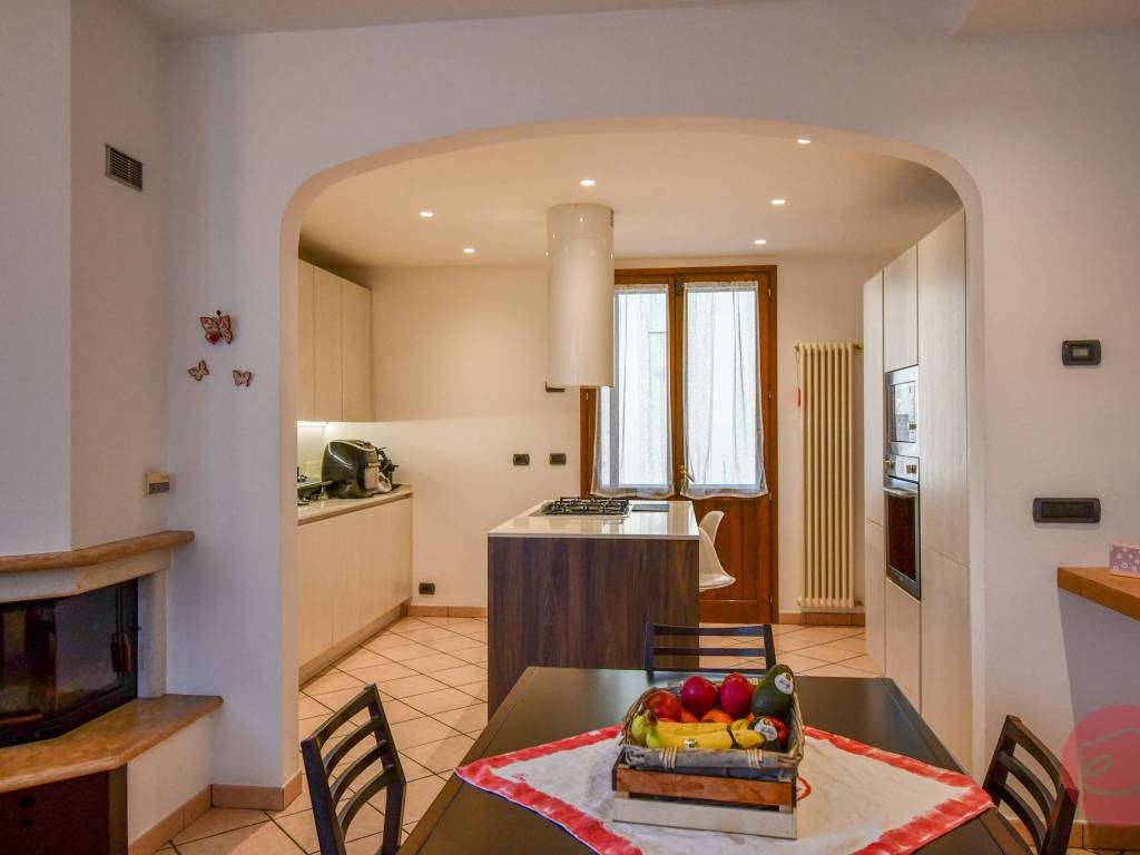 casa indipendente in vendita a Cesena in zona Bulgarnò