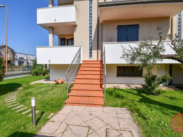 casa indipendente in vendita a Cesena in zona Bulgarnò