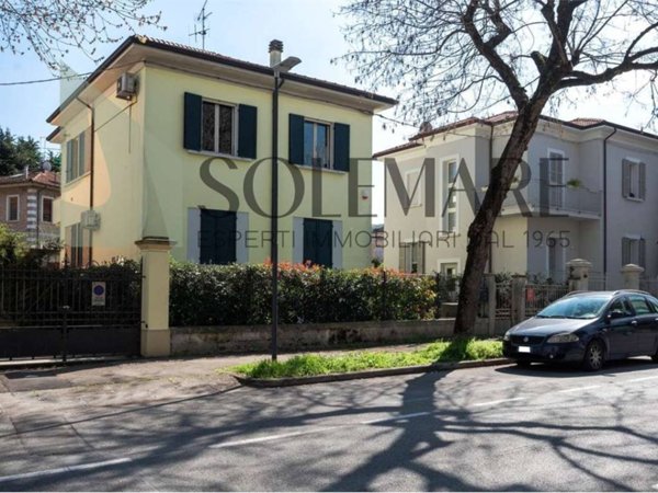 casa indipendente in vendita a Cesena in zona Centro Storico