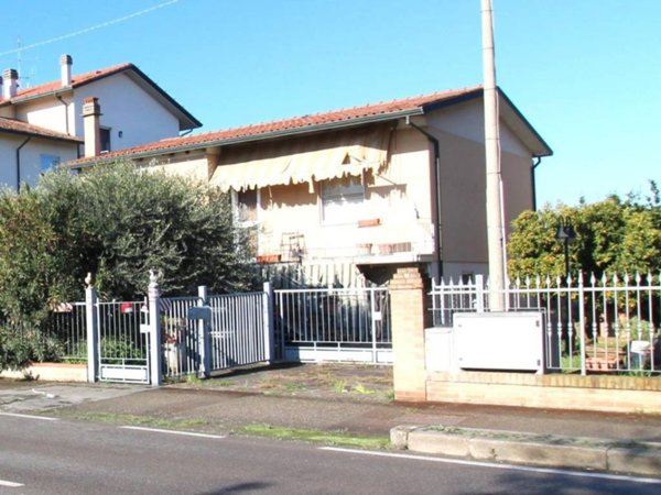 casa indipendente in vendita a Cesena in zona Calabrina