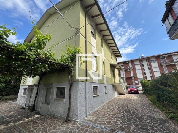 casa indipendente in vendita a Cesena in zona Fiorenzuola
