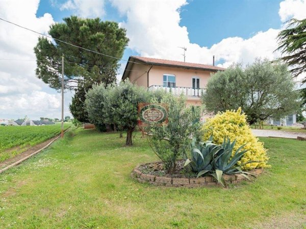 casa indipendente in vendita a Cesena in zona Calabrina