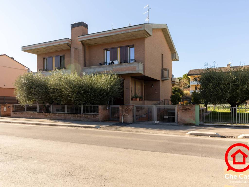casa indipendente in vendita a Cesena in zona Villa Chiaviche