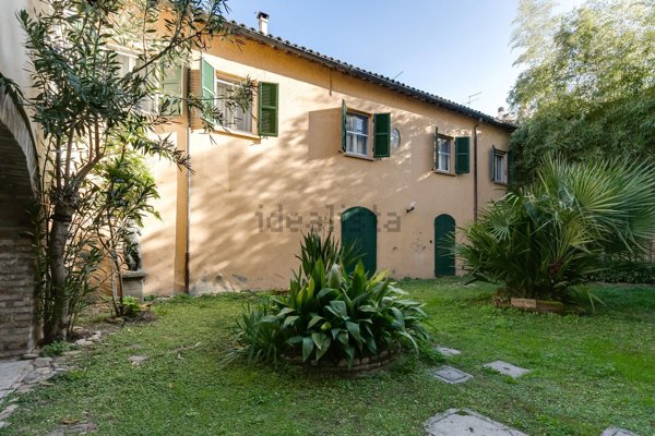 casa indipendente in vendita a Cesena in zona Centro Storico