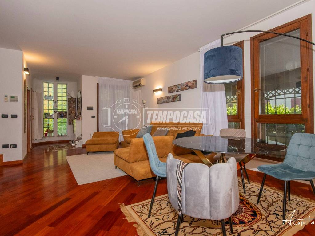 casa indipendente in vendita a Cesena in zona Ponte Pietra