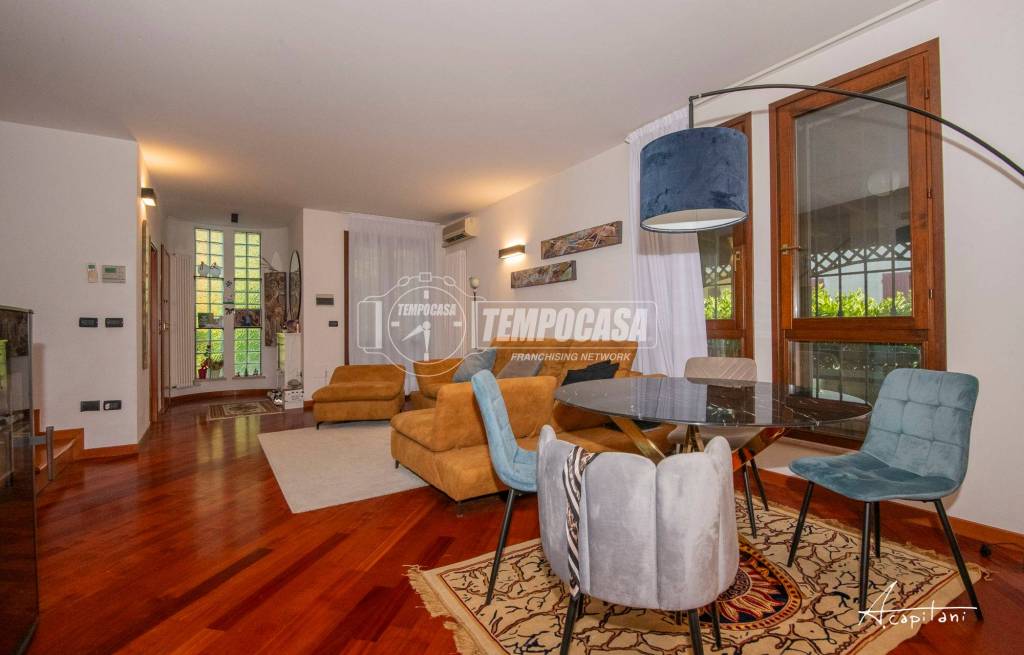 casa indipendente in vendita a Cesena in zona Ponte Pietra