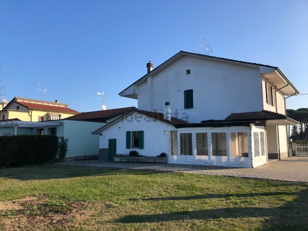 casa indipendente in vendita a Cesena in zona Centro Storico