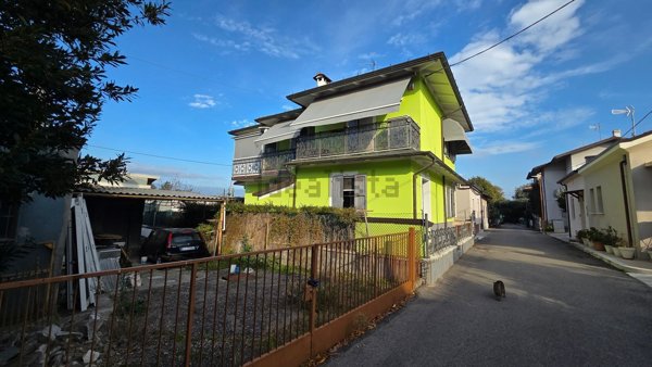 casa indipendente in vendita a Cesena