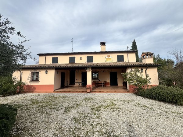 casa indipendente in vendita a Cesena in zona Centro Storico