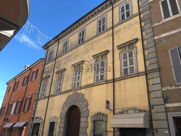 casa indipendente in vendita a Cesena in zona Centro Storico