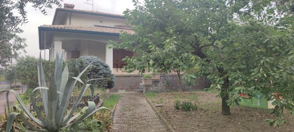 casa indipendente in vendita a Cesena in zona Tipano