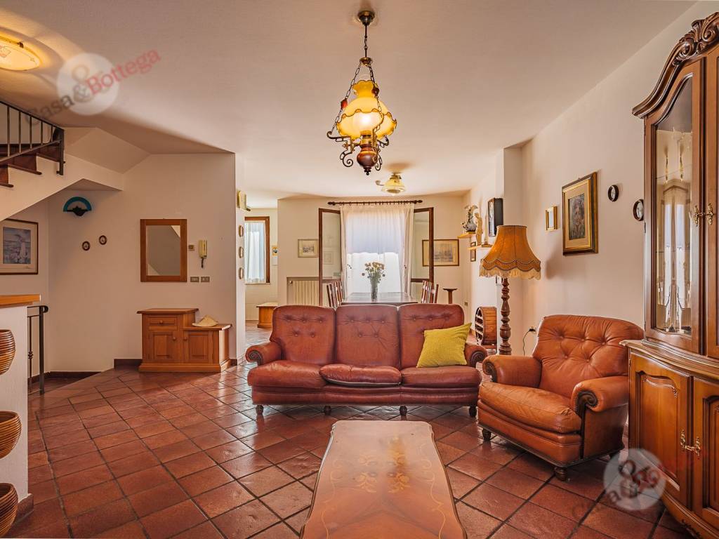 casa indipendente in vendita a Cesena in zona Centro Storico