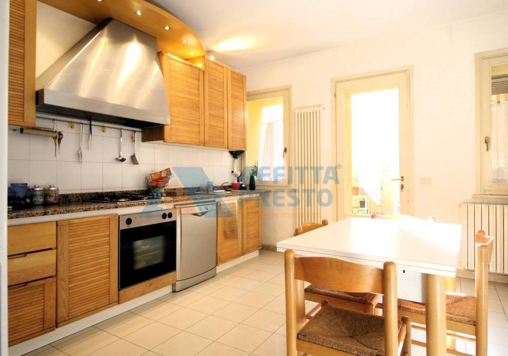 casa indipendente in vendita a Cesena in zona Centro Storico