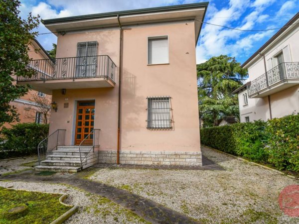 casa indipendente in vendita a Cesena in zona Centro Storico