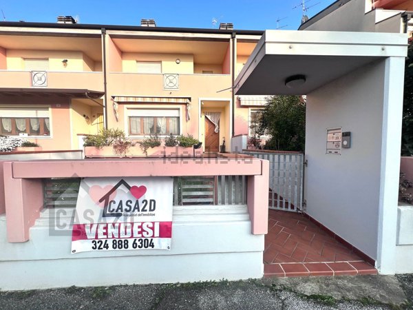 casa indipendente in vendita a Cesena