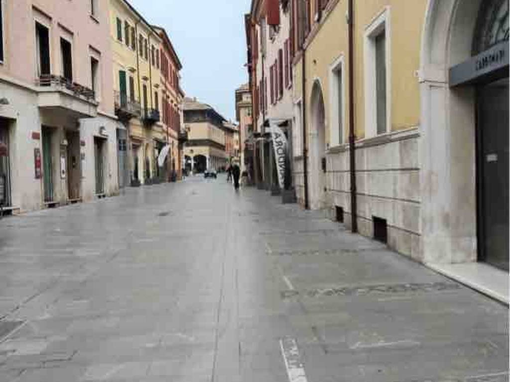 negozio in vendita a Cesena in zona Centro Storico