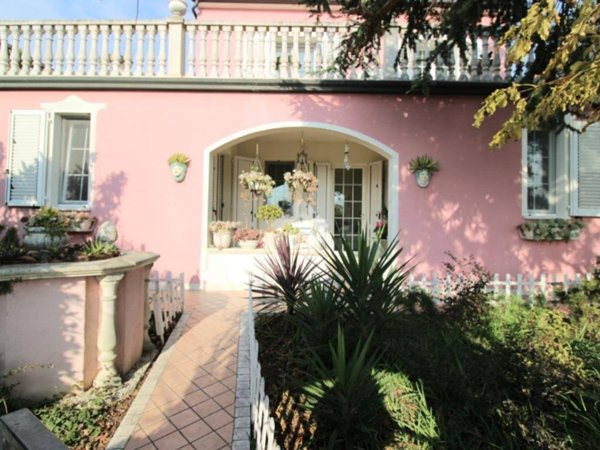 casa indipendente in vendita a Cesena in zona Villa Chiaviche