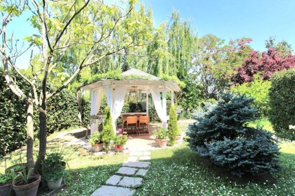 casa indipendente in vendita a Cesena in zona Pioppa
