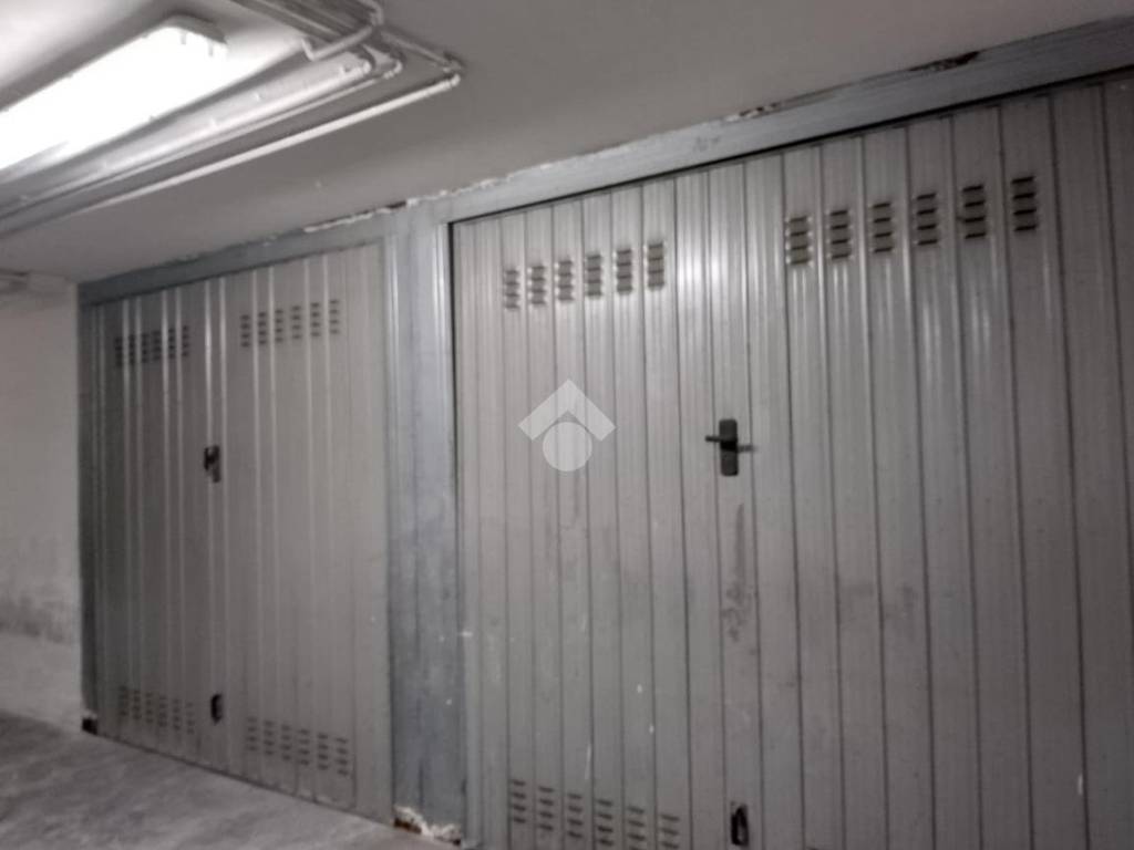 locale commerciale in vendita a Cesena