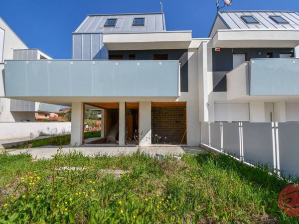 casa indipendente in vendita a Cesena