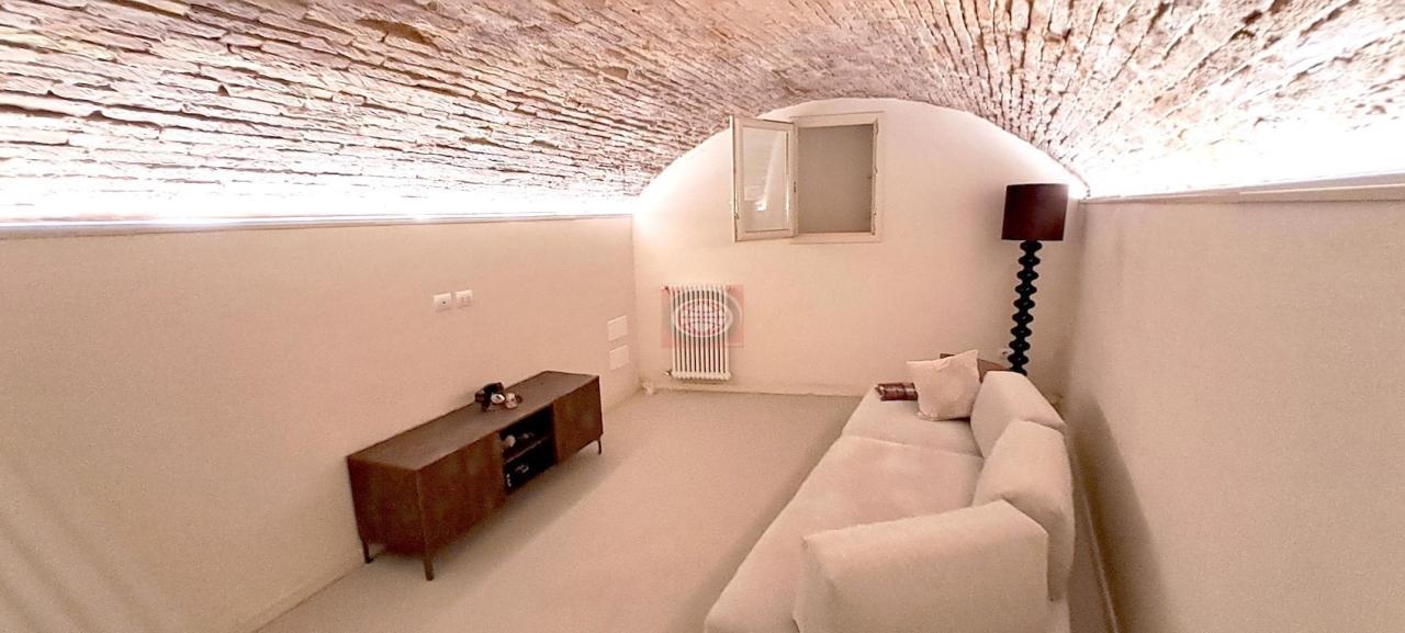 casa indipendente in vendita a Cesena in zona Centro Storico