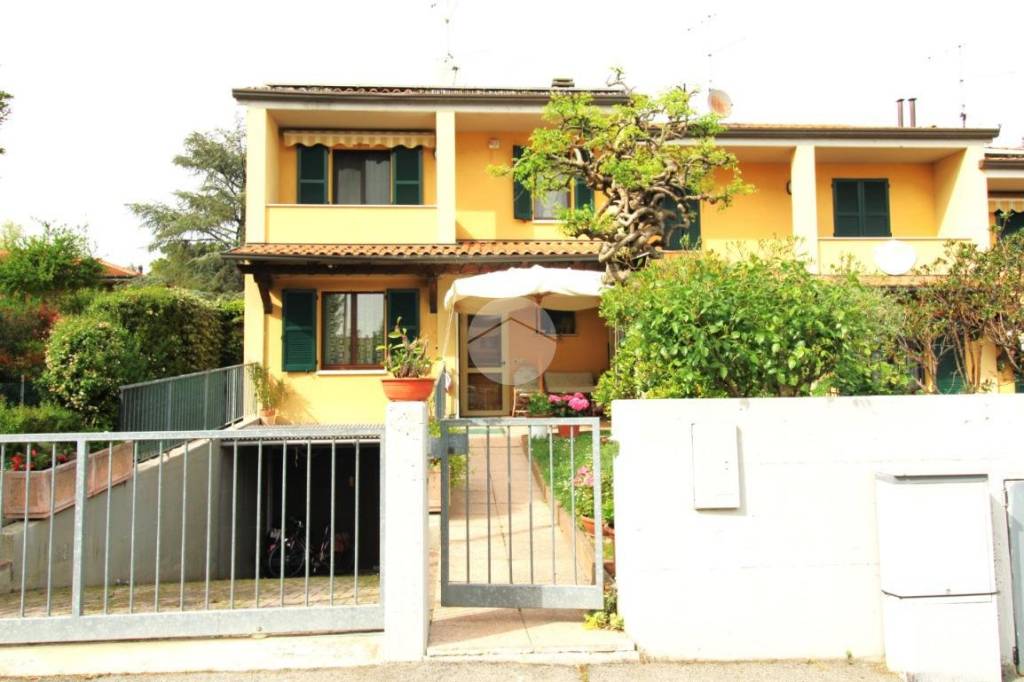 casa indipendente in vendita a Cesena in zona Borello