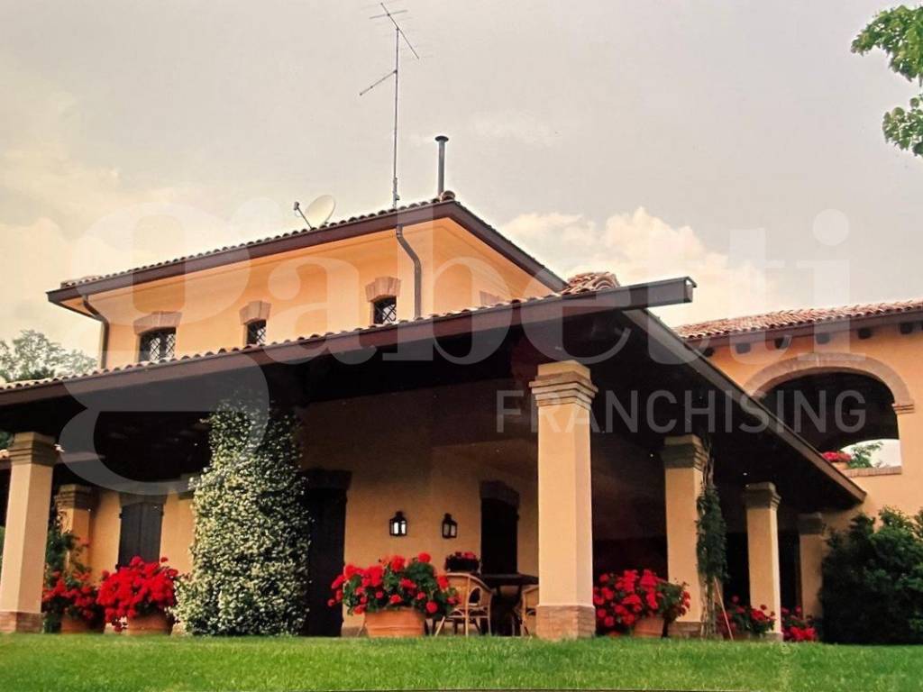 casa indipendente in vendita a Cesena in zona Centro Storico