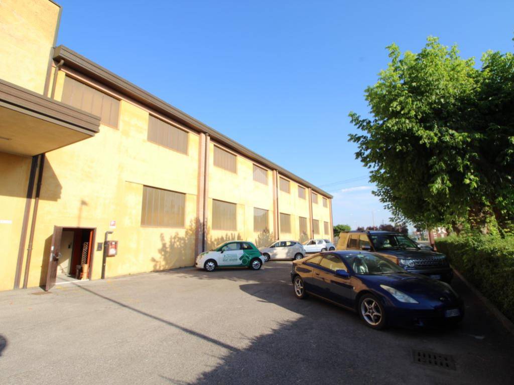 capannone in vendita a Cesena in zona Bagnile