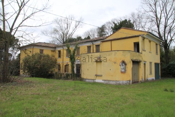 casa indipendente in vendita a Cesena in zona Diegaro/Capocolle