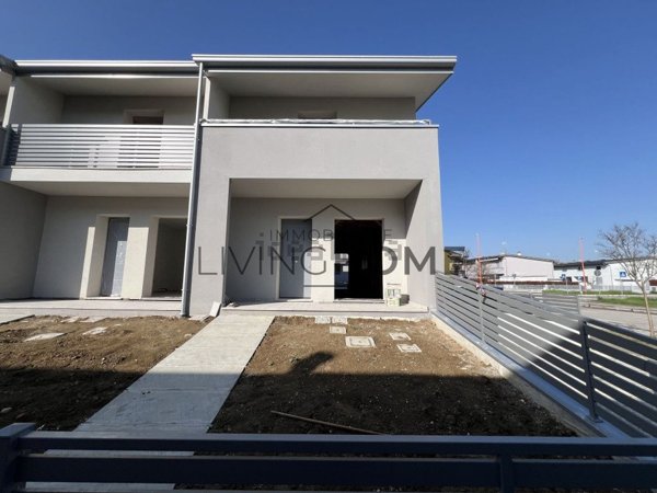 casa indipendente in vendita a Cesena in zona Fiorenzuola