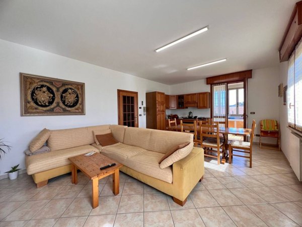 casa indipendente in vendita a Cesena in zona Tipano